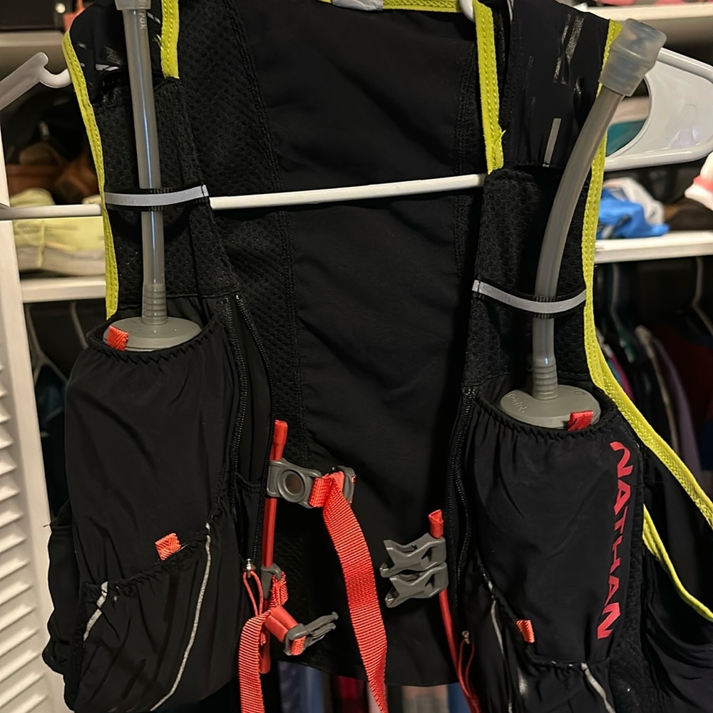 NathanQuickStart 2.0 4 Liter Hydration Pack with 1.5L Bladder